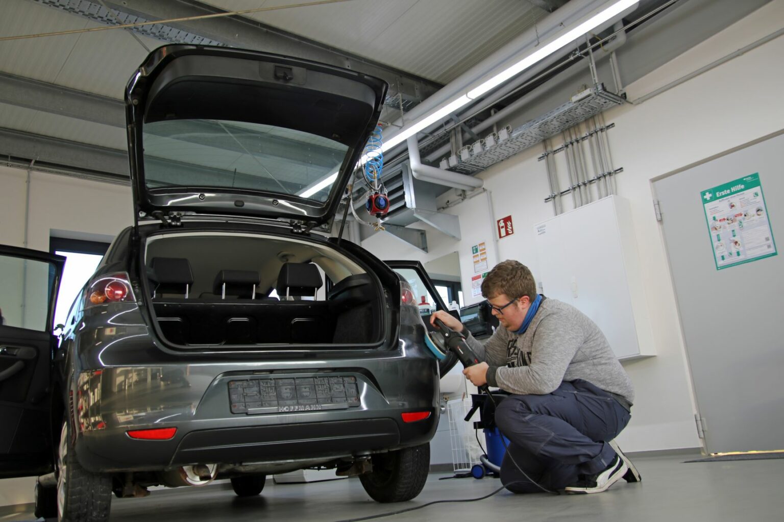 Autoaufbereitung der Pößnecker Werkstätten